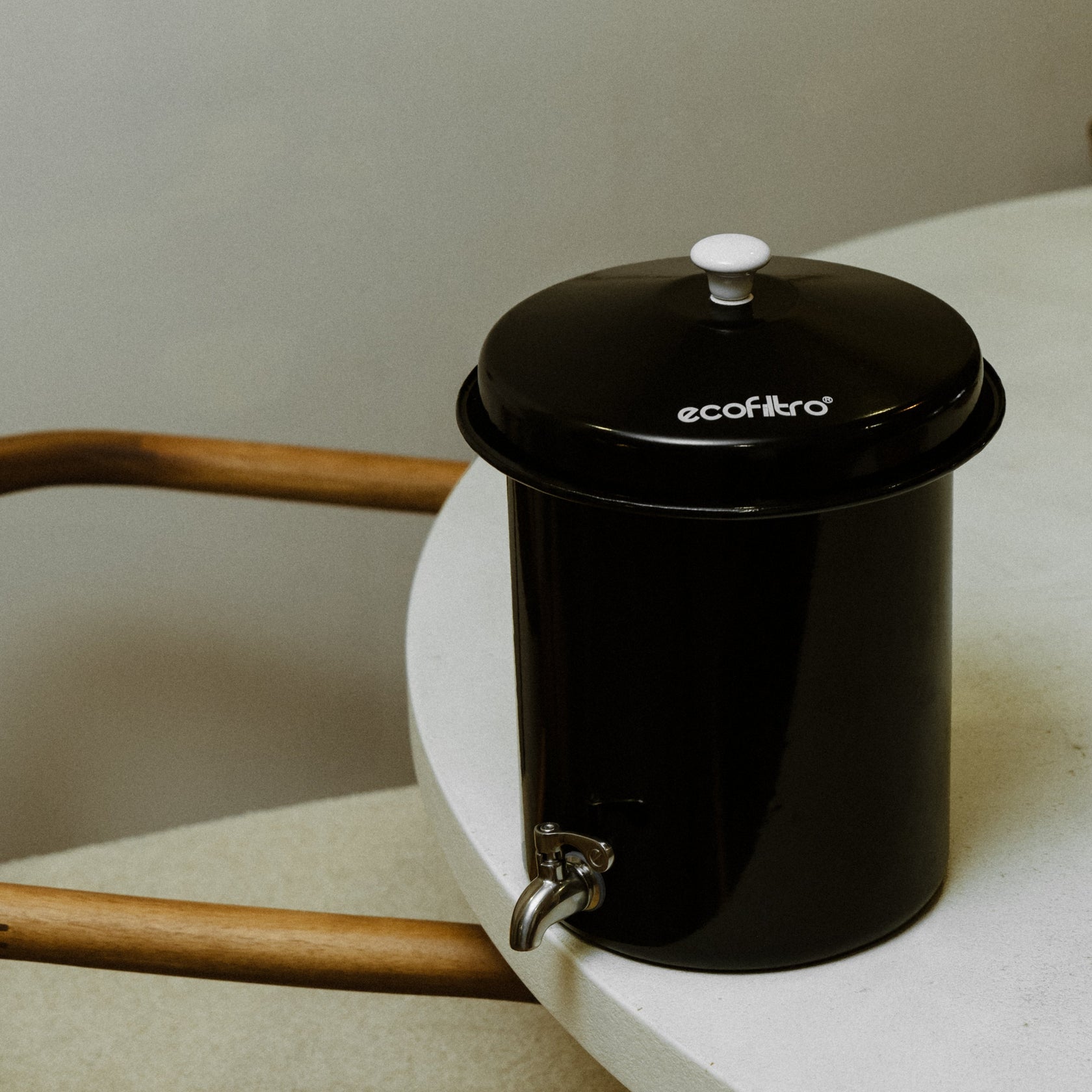 Ecofiltro, le purificateur d'eau naturel et élégant - Les Confettis